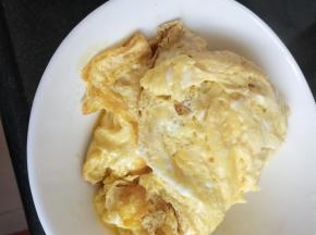 鸡蛋炒熟出锅
