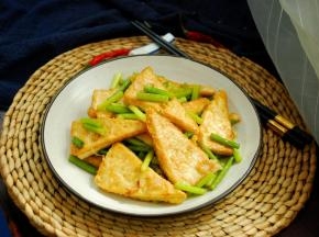 一盘美味又养生的家常豆腐就做好了。