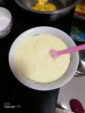 加入黄油搅拌均匀，此时可以不用隔水