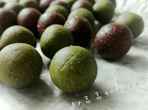 同样等分为3克一个小圆球