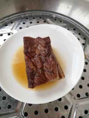 腊肉洗干净上锅蒸 八分钟