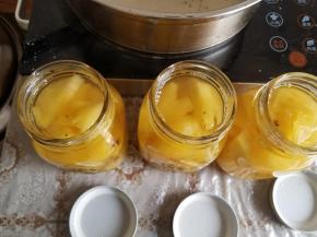 趁热装瓶，记得瓶子提前用热水煮一下消毒。