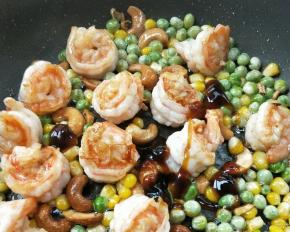 根据个人口味加1-2勺蚝油。