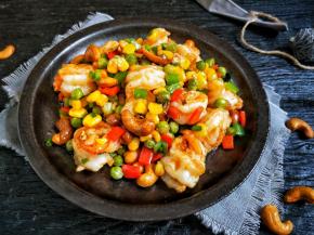 撒葱花翻炒，盛盘。