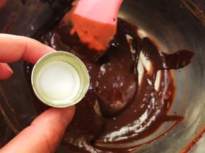 加入朗姆酒拌匀