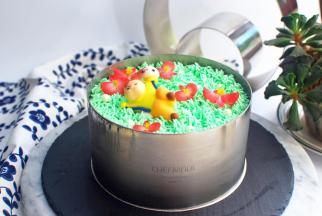 放上足球小子糖人，还有海棠花，装饰完毕。