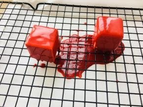 淋面时要格外注意，底部是可以不淋的。