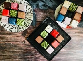 组合魔方时，要格外注意。颜色尽量区分开。