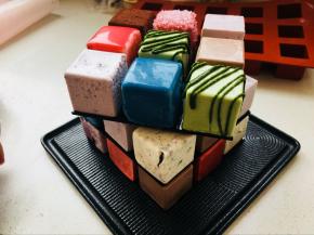 它同样可以转动。不过转时要小心哈。