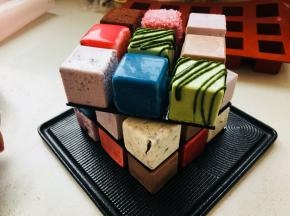 它同样可以转动。不过转时要小心哈。