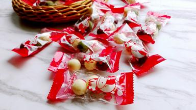 包装起来，分给他的小伙伴，结果小朋友们都说太好吃了