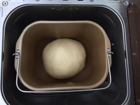 在面包机中发酵，有时间可以室温发酵，这几天天气温度比较好