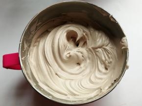 这样我们就得到顺滑香浓的巧克力奶油