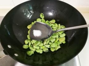 放入一小勺