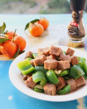 黑椒牛仔粒就做好了，招待客人也是很不错的选择哦。