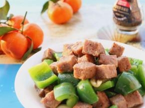 黑椒牛仔粒就做好了，招待客人也是很不错的选择哦。