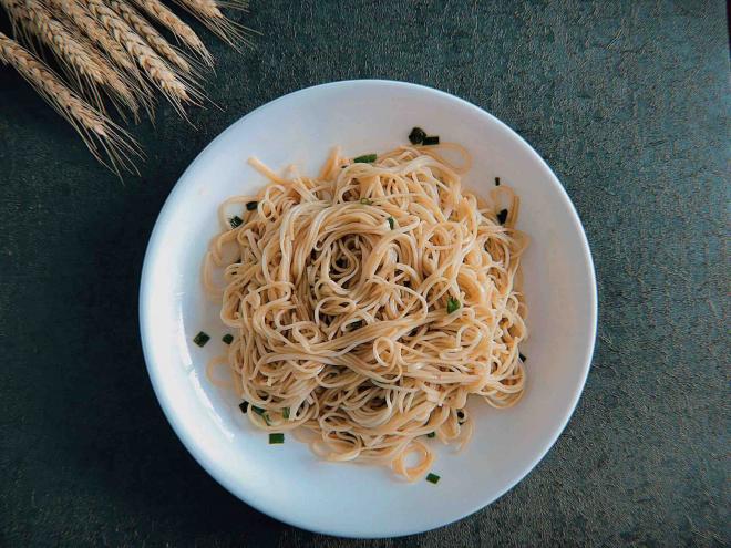 8分钟快手葱油拌面