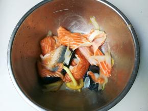 拌匀腌制十五分钟