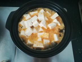 加入适量的清水。