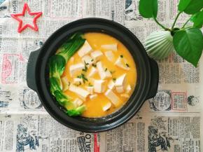 放入焯熟的小青菜。