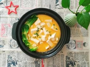 放入焯熟的小青菜。