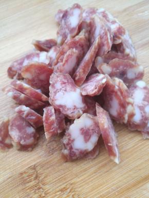 腊肠肥瘦相见刚刚好。