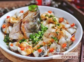 是不是好看又很有食欲呢，这样做的鱼肉很是鲜嫩
