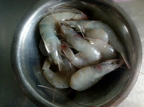 虾洗净