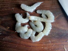 剥掉壳，壳先不要丢掉