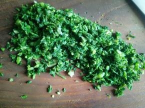 挤去水分切末