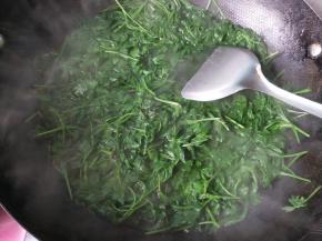 焯水，水开后捞出。