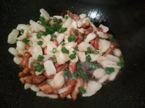 出锅前撒点葱花即可