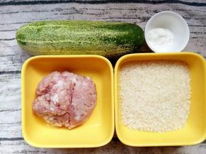 准备食材：黄瓜，肉末，玉米淀粉，大米