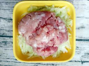 肉末加入黄瓜中