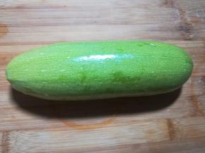 嫩西葫芦一只。