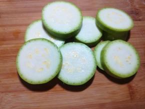 一个西葫芦片都切好。