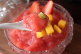 这个夏季有汉美驰破壁机的帮忙各种冰沙轮流做，细腻爽口，冰冰凉，来吧。。