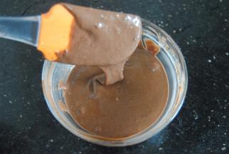 翻拌均匀至顺滑状