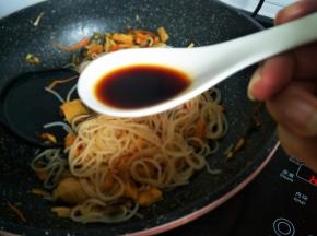 适量的陈醋。我喜欢多点醋