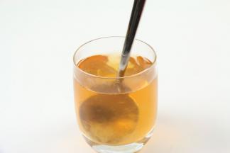 搅拌均匀，能隐隐约约看到白桃的果肉哦。