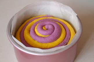 进行发酵，发酵至模具八分满即可