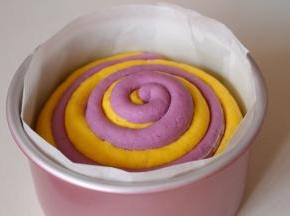 进行发酵，发酵至模具八分满即可