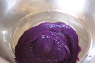 搅打好的紫薯泥