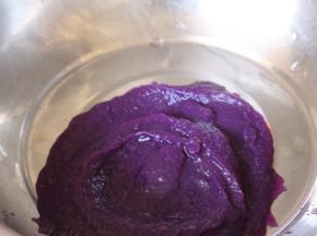 搅打好的紫薯泥