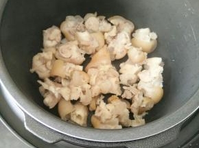 放到高压锅里。