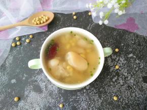 出锅趁热撒上葱花。