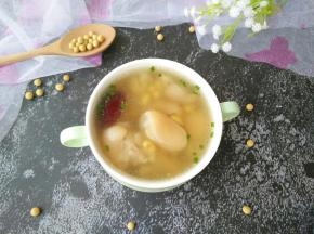 出锅趁热撒上葱花。