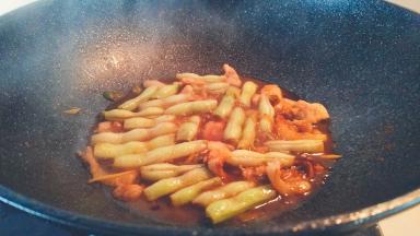 烧至芸豆半熟状态。