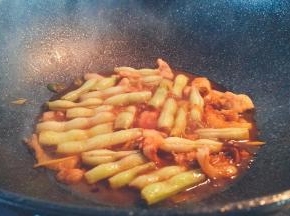 烧至芸豆半熟状态。
