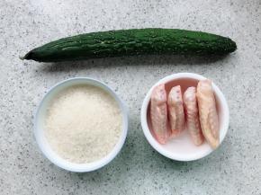 食材：青瓜，米，鸡中翅